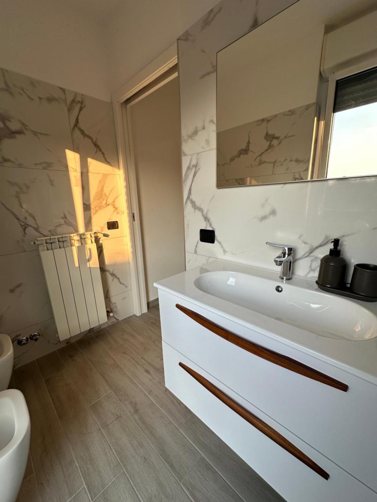 Deluxe Comfortable Suite With Balcony Downtown Кастелланца Экстерьер фото